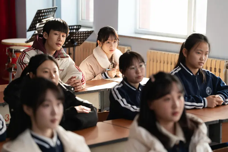 忠泰策略 《三人行》首播，设定有趣，但桥段编排和马天宇表演，双重无趣